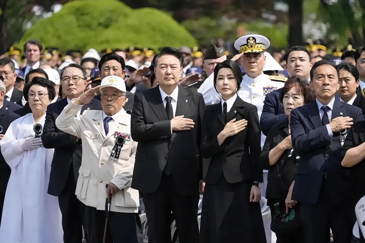 韩国内部矛盾升级！超百万人请愿弹劾总统尹锡悦，执政党要求在野党立即停止政变企图
