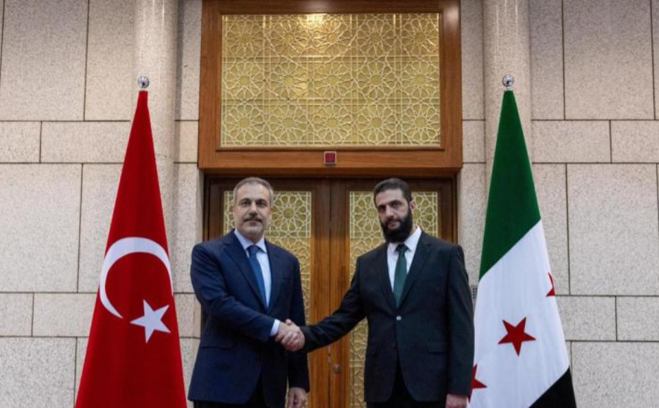 土耳其这次下重注了，不惜把仆从军都交给了朱拉尼，意思就是：咱们都放下武器，归属于