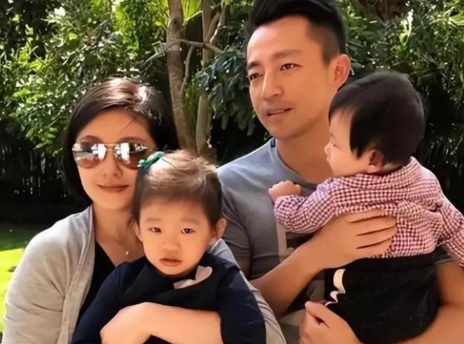 大S一家终于放手了！
2月11日，台媒报道大S家人打算归还两个孩子的抚养权给汪小