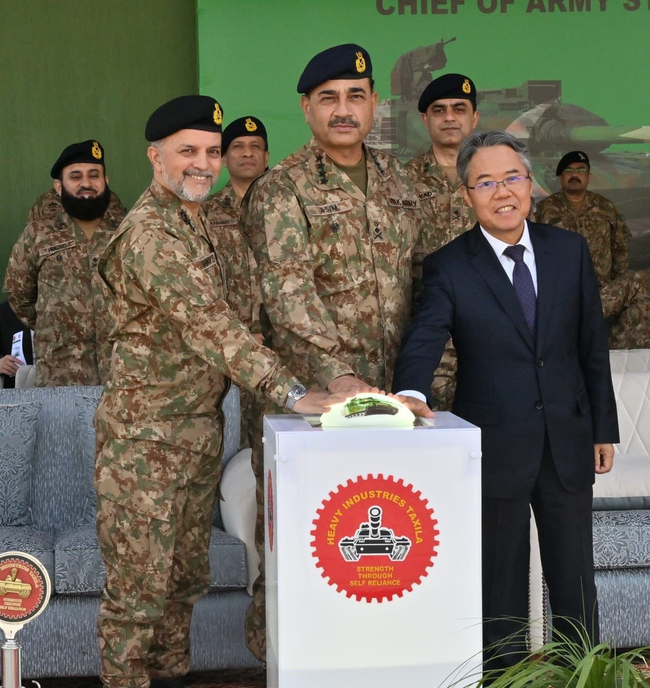 巴基斯坦国产VT-4“海德尔”坦克举行下线仪式，当地时间3月6日，首辆由巴基斯坦