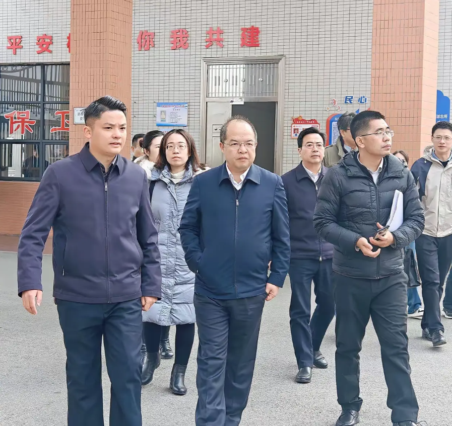 看发型你们觉得他最低是什么级别