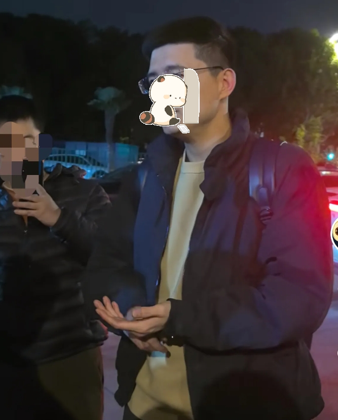 这位戴着眼镜的极越工程师说话非常实在，已经买了极越汽车的车主一定要听仔细了。
1