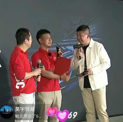 周鸿祎这波操作，已经变成了流量闹剧，

看起来他还是喜欢被流量包围的感觉，

投