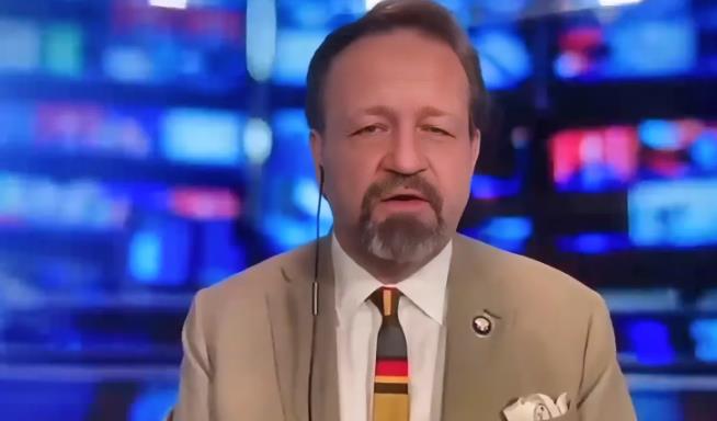 特朗普的反恐高级主管塞巴斯蒂安·戈尔卡称乌克兰的敌人是一个凶狠的地下工作者，并声