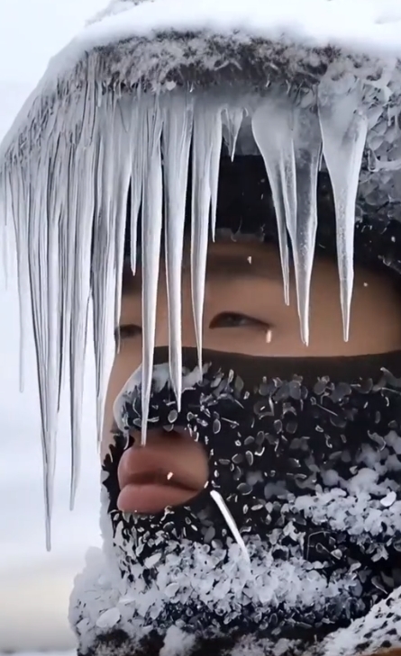 冰原雪野巡边远！
热血丹心护国安！
致敬每一个守卫祖国安全的英雄们！