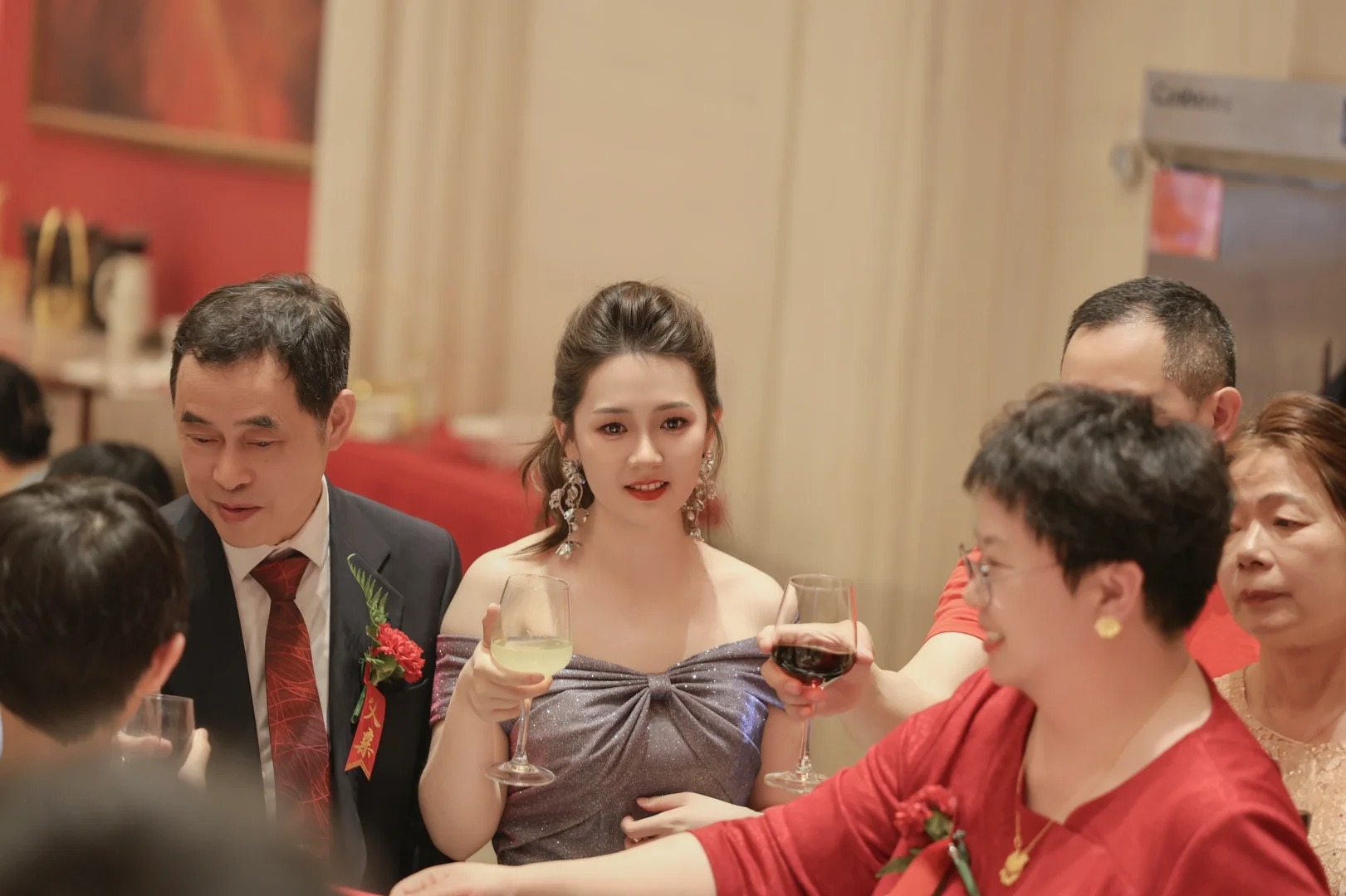 ✨✨婚礼跟拍摄影，记录新人最美好的时刻
💖 每一次诺言，每一次眼神交流，每一次