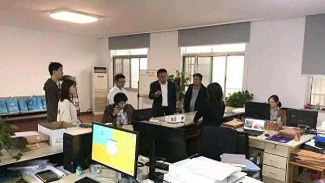 “跃龙门”的龚书记深夜的误发：深陷“洗澡门”