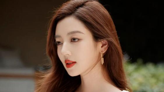 她才是《墨雨云间》婉宁长公主原定演员，因档期错过成全了李梦，耍大牌也洗白了
