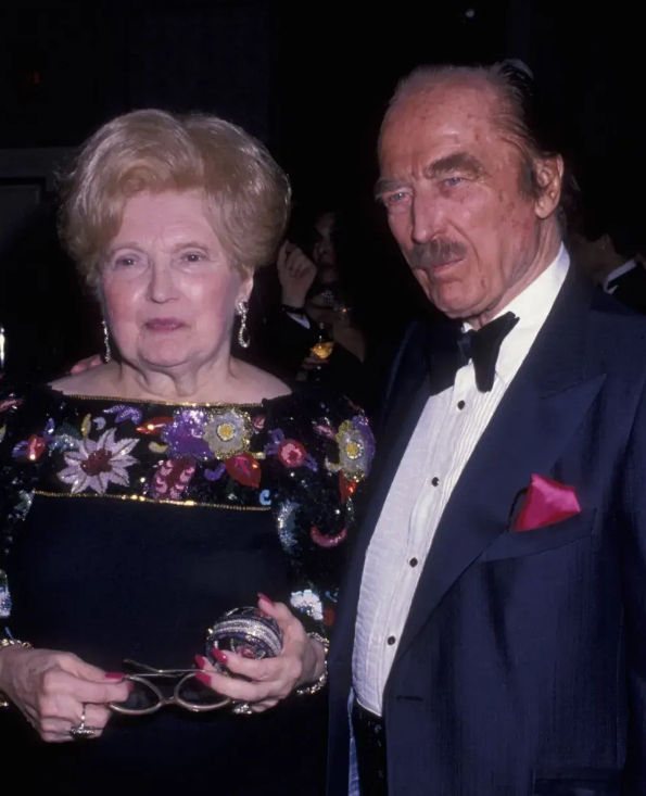 特朗普的爸爸弗雷德（Fred Trump）有很多反社会人格特征，具体到家庭生活中