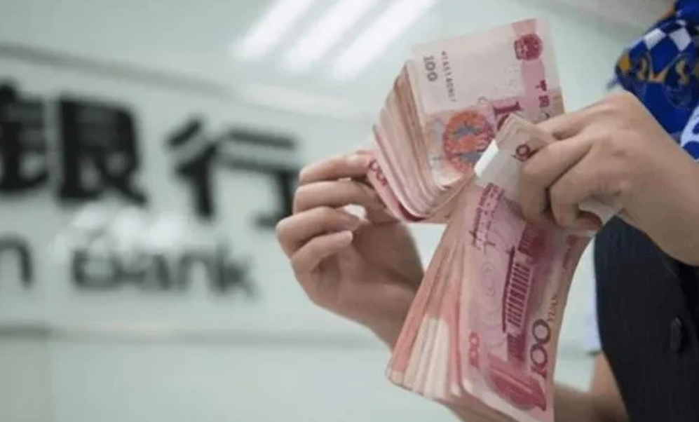 “高利贷都没你们黑！”甘肃，一女子信用卡欠了2.8万，又丢了工作，因没钱还款便逾