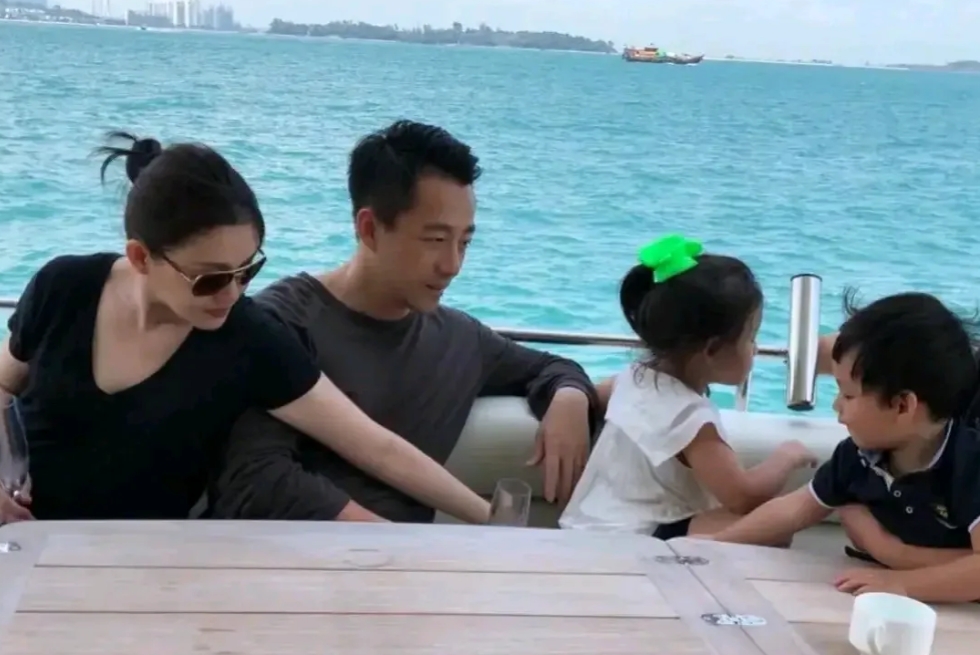 斯人已逝，闹剧结束，S家已准备好让两个孩子回北京生活！

以后的岁月中，汪小菲看