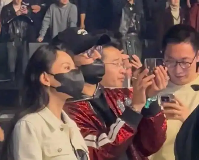汪峰真的很爱现女友啊！