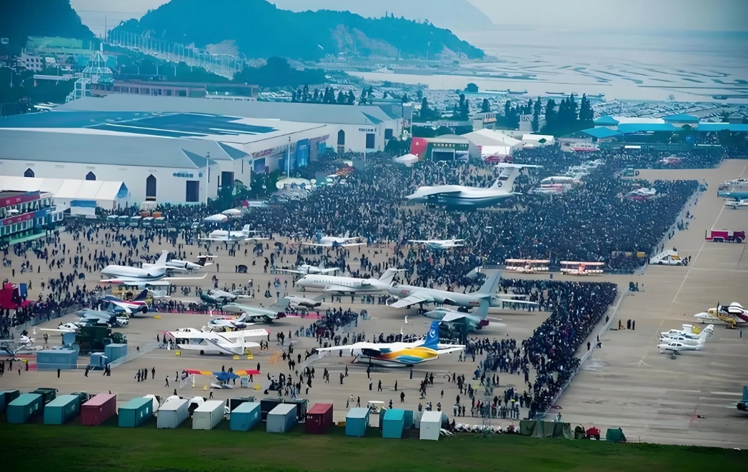 为什么这次珠海航展如此引人注目？因为这次航展很特殊，很硬核！而且后面还会有惊喜。