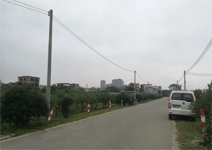 深中通道开通首小时7000车次通过。分析点评：深中通道旁边的虎门大桥有印钞机之称