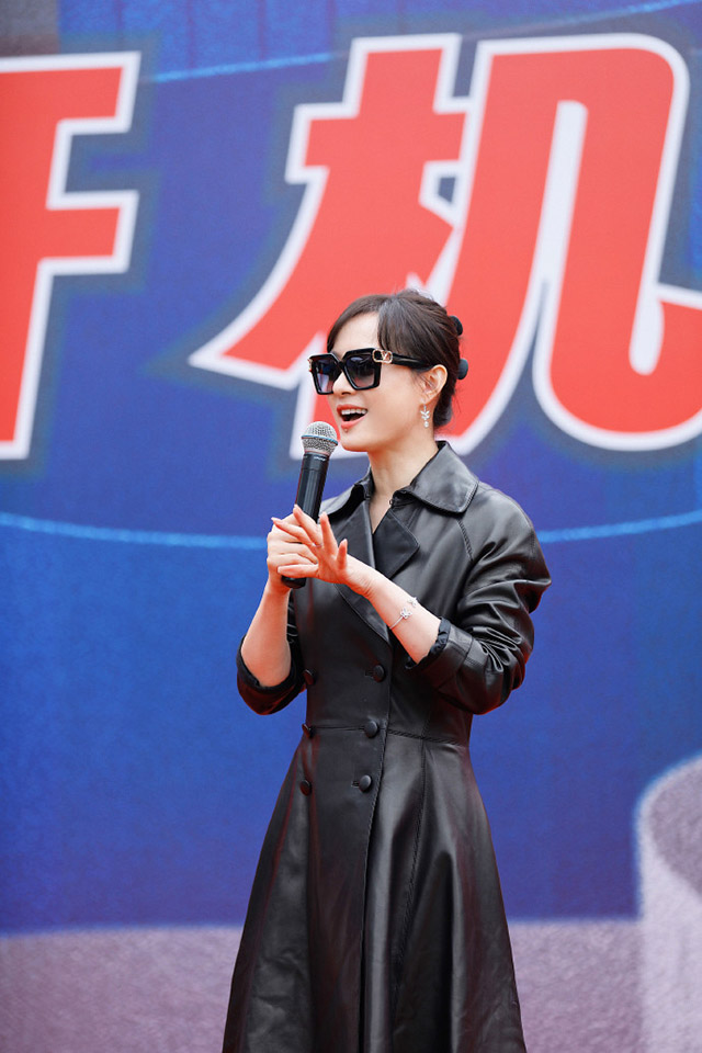 #孙俪新剧# 孙俪新剧《三十九二十八》开机。娘娘专注拍戏，邓超却在综艺里放飞。