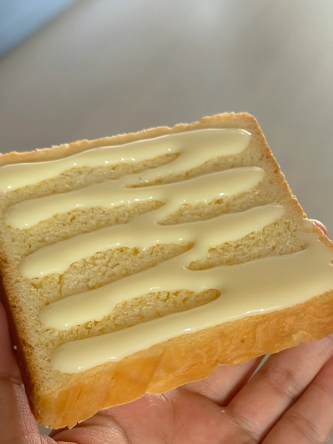 看起来是凸出来的还是凹进去的👀
这炼乳给人整恍惚了