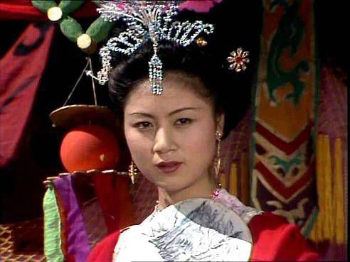 1992年，余秋雨二婚娶了小16岁的马兰。新婚之夜，余秋雨向马兰提出了一个是正常