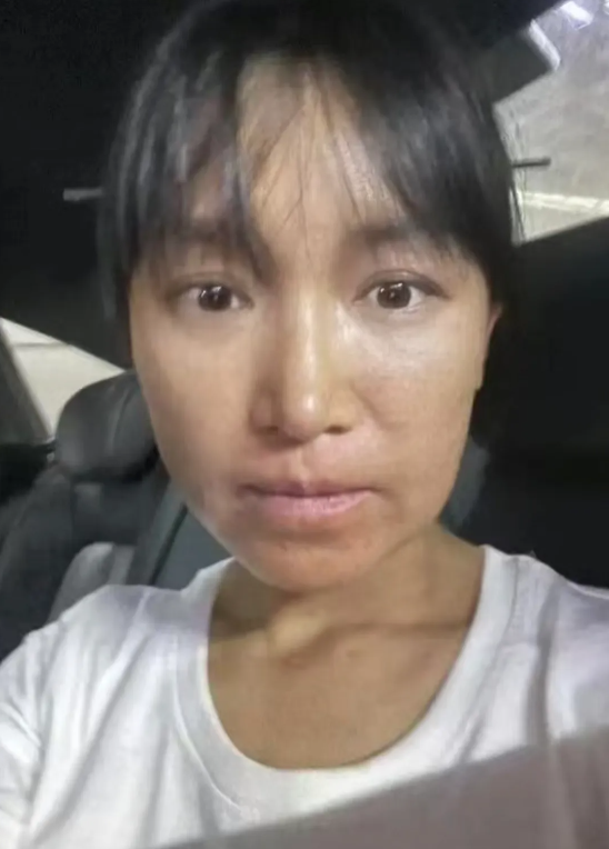 李子柒，光鲜艳丽的背不容易！

有几个人有她豁的出去？
为啥她离开三年仍无平替？