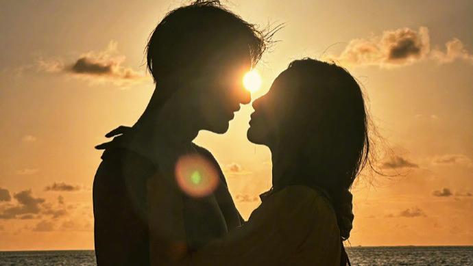 黄子韬官宣恋情，没等到祝福，却被质疑抄袭李晨范冰冰分手文案