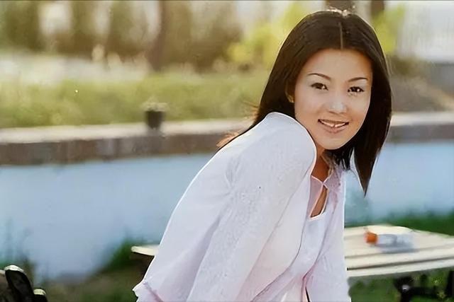 她18岁为人母，25岁四登春晚，跟逃犯睡了4年却不知对方身份？（她18岁他28岁她叫他哥哥）-第19张图片-九妖电影