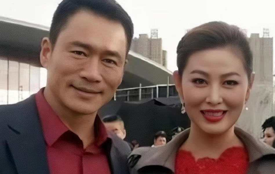 1998年，武松与潘金莲因戏生情，两人之间产生了一段令人唏嘘的爱情故事。丁海峰饰