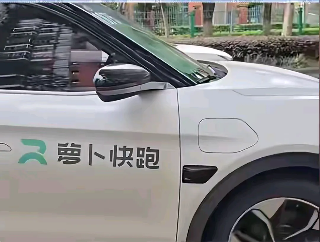好大一盘棋！终于看明白了，百度萝卜快跑的套路原来是这样的。

首先，低价吸引占领