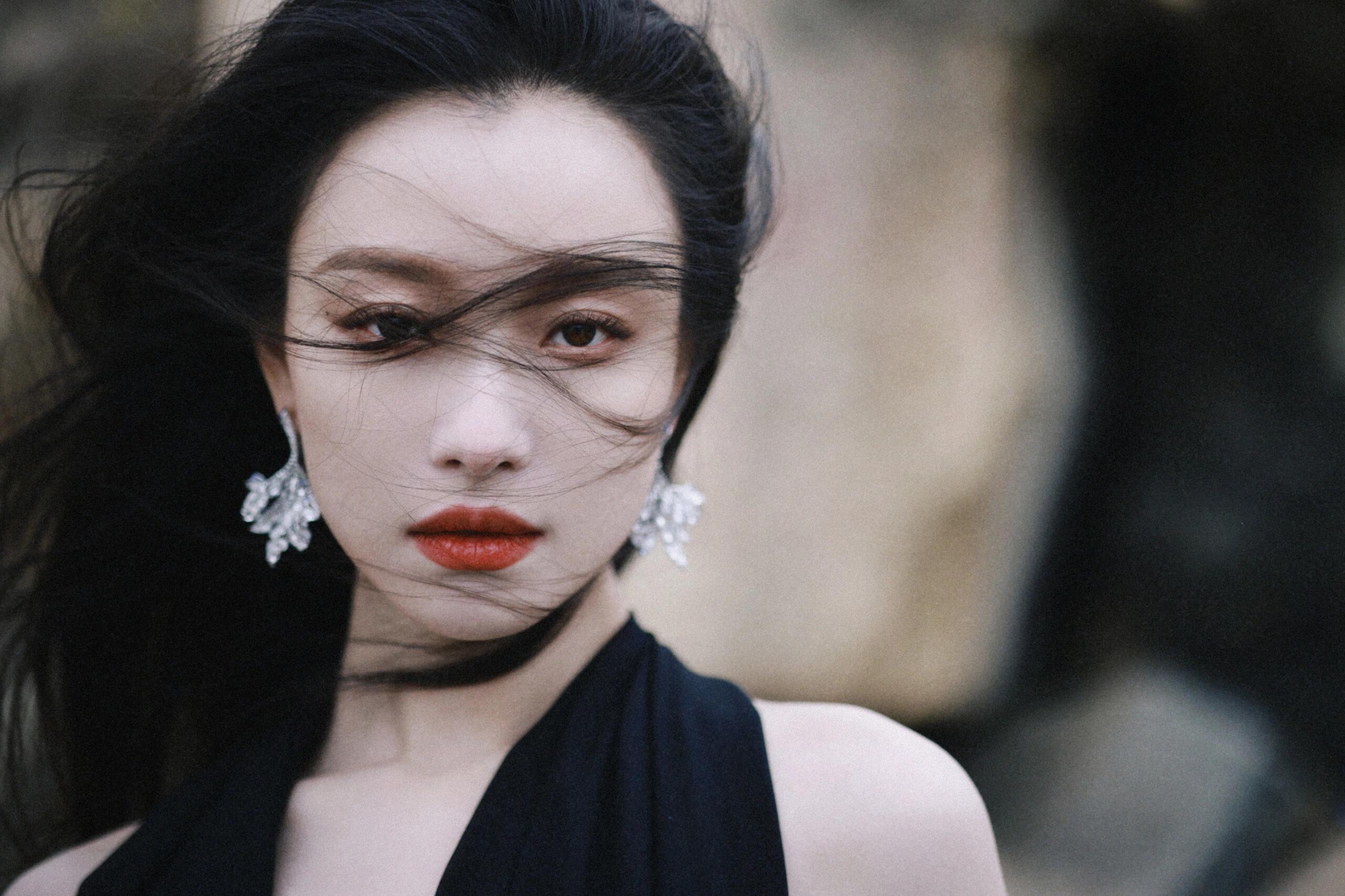 爱了爱了！“黑色妖姬”倪妮