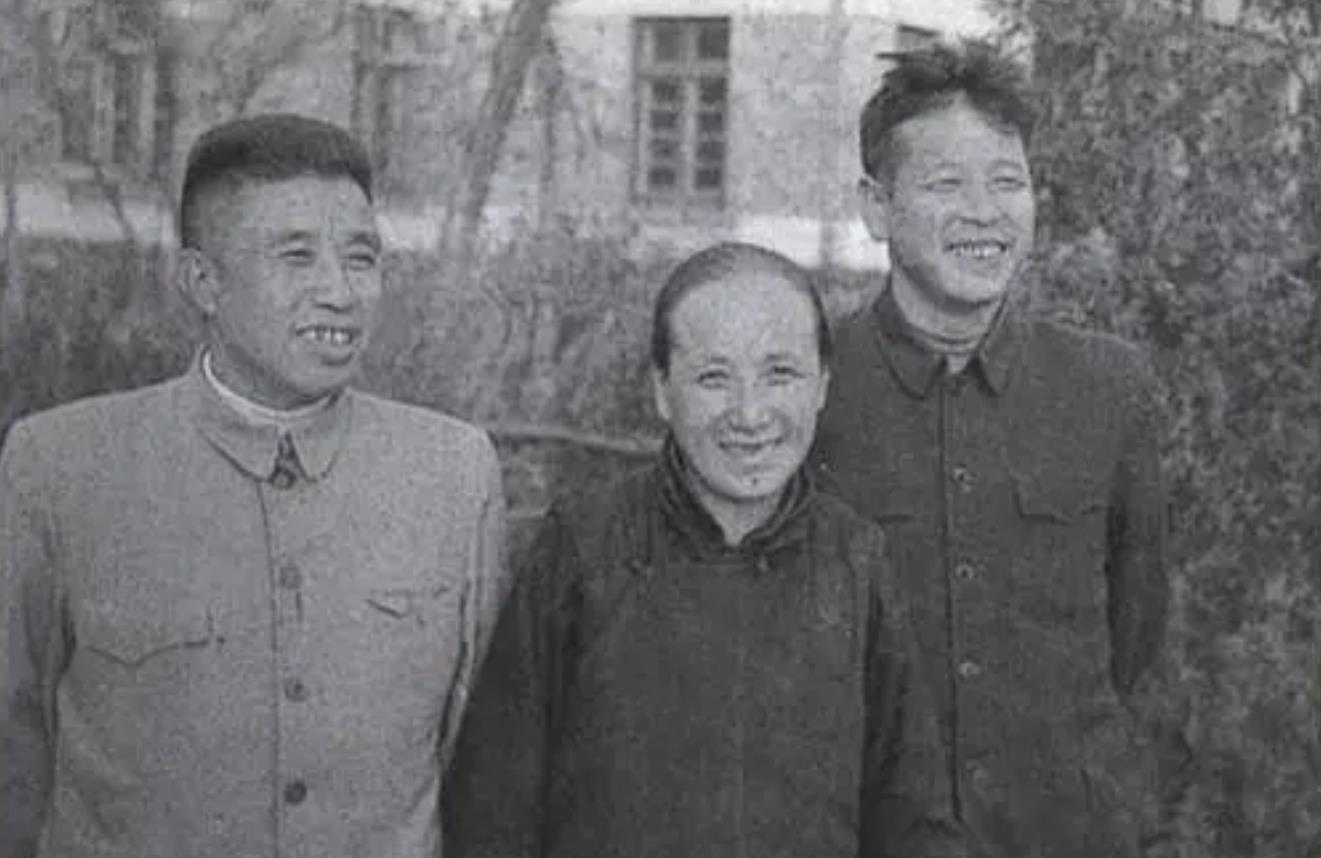 救命骡子与生死情谊：1946 - 1955，戴克明与杨兰春的革命故事