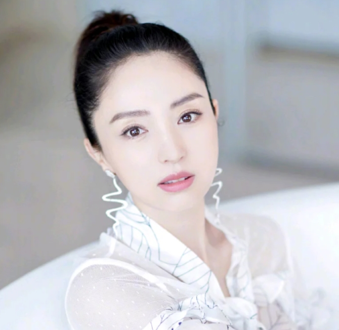 董璇：美貌与才华于一身的杰出女演员