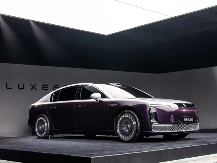 
尊界s800的价格和奔驰S级差不多，但尊界s800的目标却是迈巴赫这样级别的顶