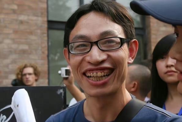 “我不后悔我做的事情，我并没有什么错！”2008年汶川地震发生时，范美忠正在给学