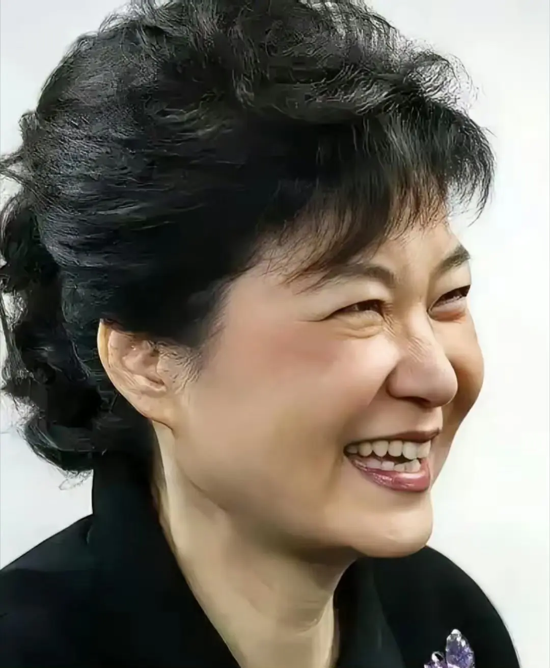 尹‮悦锡‬被捕，最高兴的是谁？