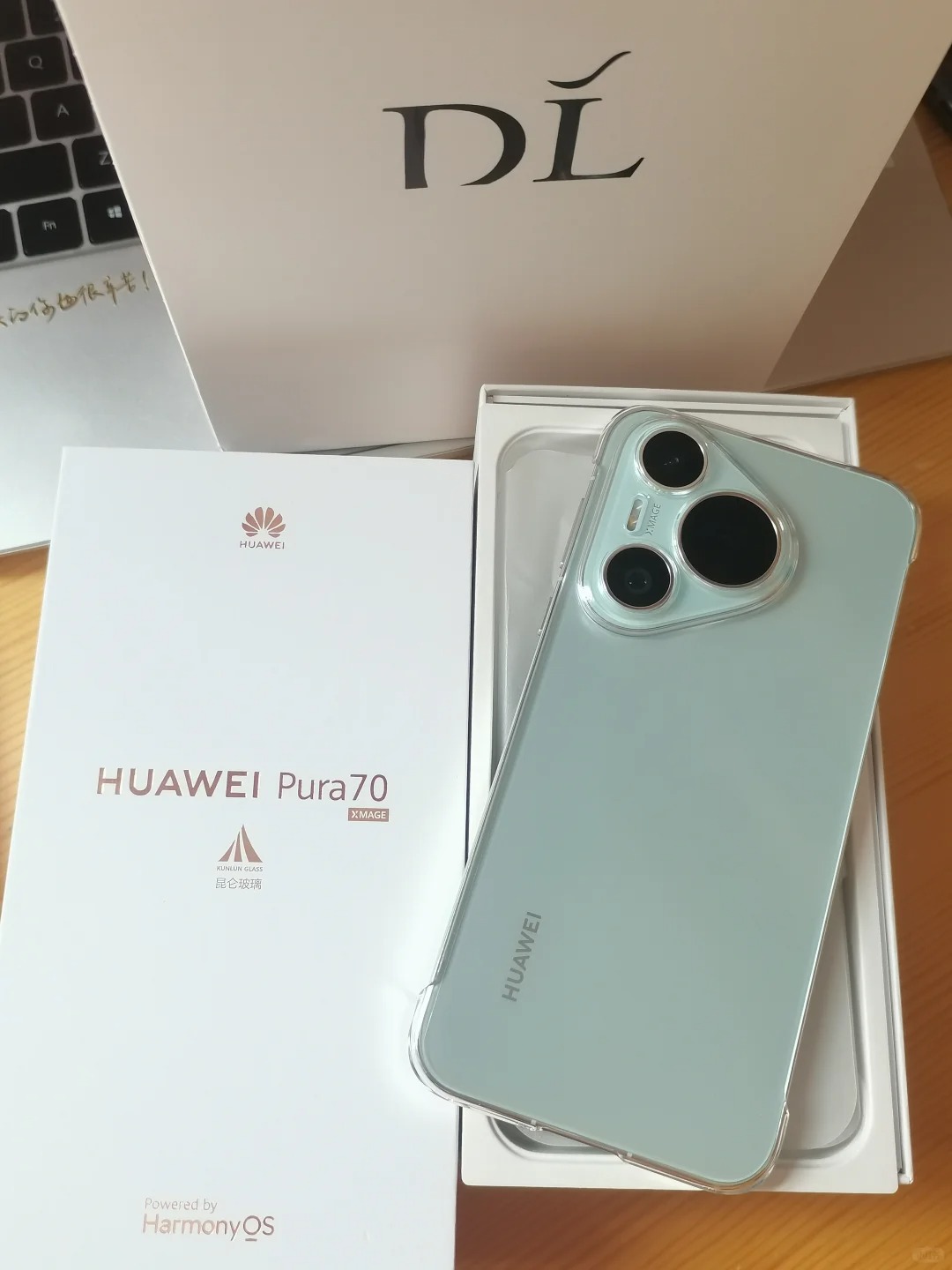 买了不晒等于白买哈哈哈
真的好喜欢！越看越喜欢！越用也越喜欢！蓝色真的好好看！！