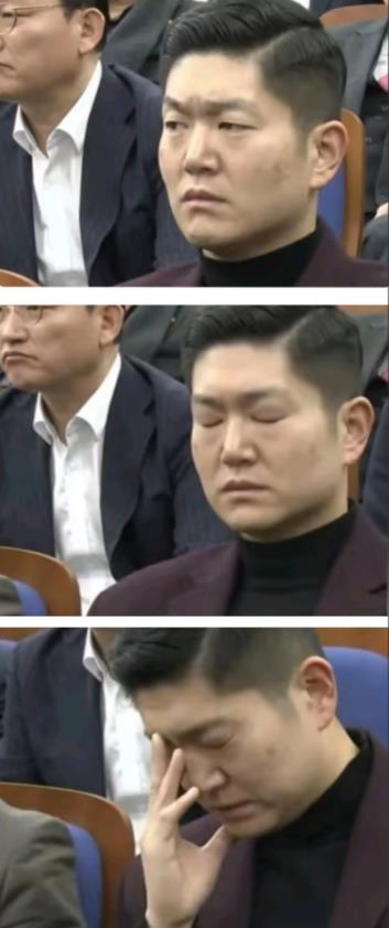 尹锡悦讲话时，引起了一名执政党议员的强烈共鸣！

照片一: 他表情严肃的倾听！