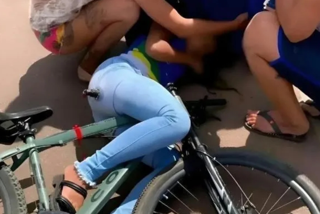 艾玛！这是怎么骑车的？
话说回来这自行车把这么厉害的吗？