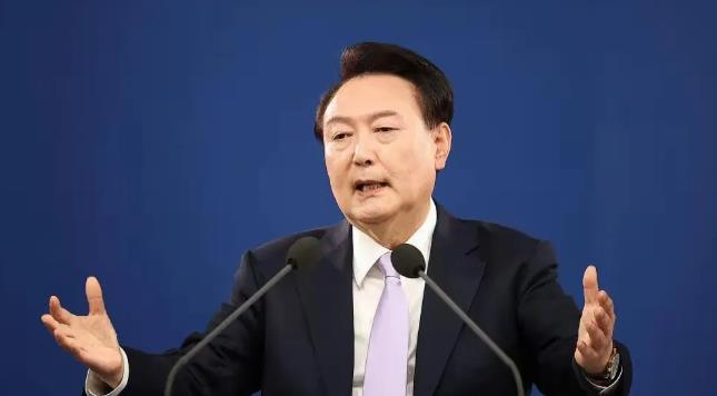 尹锡悦摆烂了！
和预料的结果一模一样，今天尹锡悦又出来道歉了，熟悉的台词，烂透了