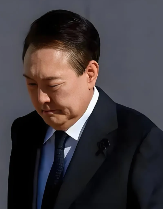 尹锡悦要哭了！
尹锡悦没想到韩国公调处那么狠，第一次逮捕令刚过期他们立即又申请了