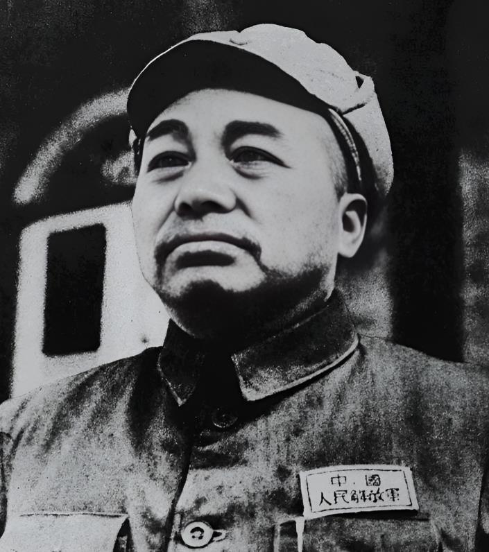1947年，贺炳炎、廖汉生当众顶撞彭德怀。贺龙大感不妙，出言训斥二人：“你们二人