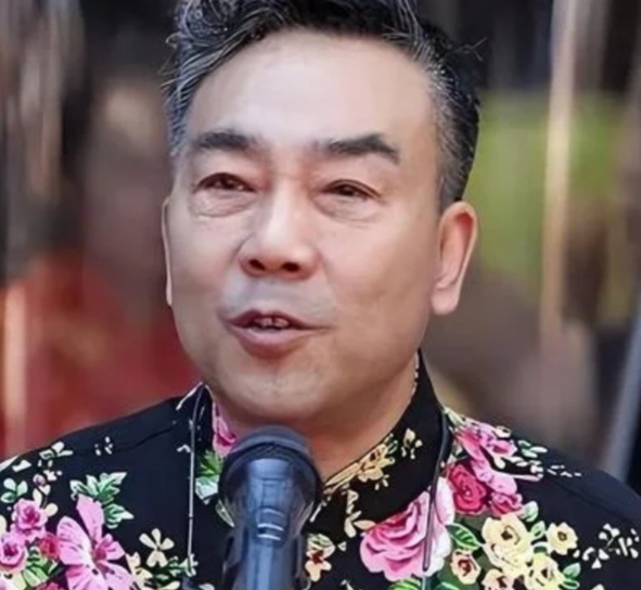 相声界风波：杨议力挺德云社引争议