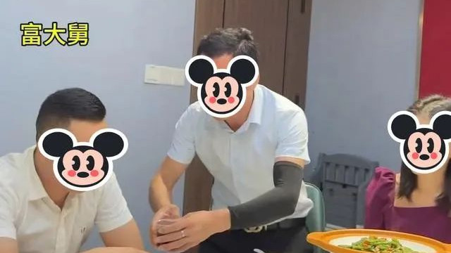 负债男子参加家庭聚会，给亲戚们敬酒都不喝，妻子摔酒杯为他撑腰