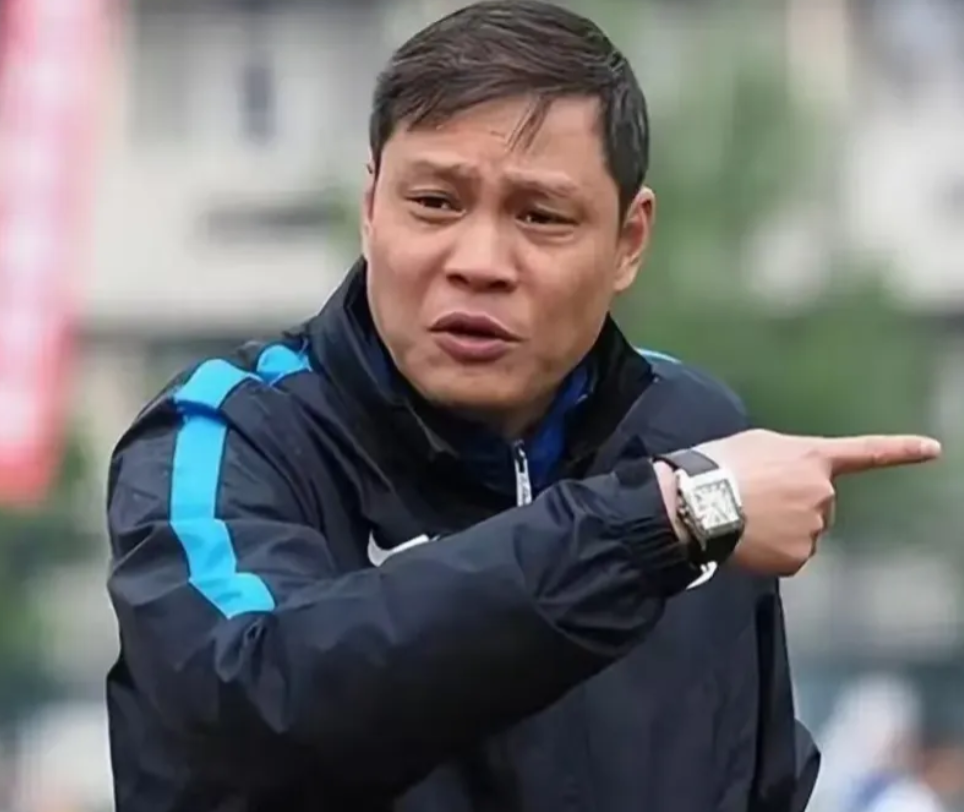 范志毅怒骂国足！
9月5日，国足对战日本时， 踢出了极度丢人的0:7，范志毅看后