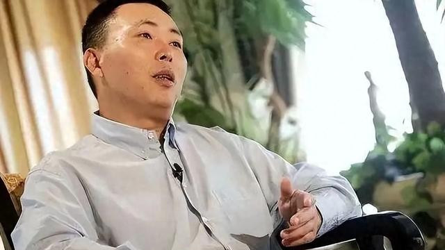太有面子了！段永平回浙大母校，校长书记亲自接待，拉横幅欢迎