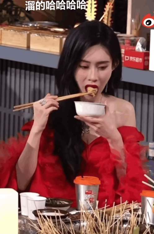 近来，孟子义凭借多部作品和综艺表现成功走红，人气直线飙升。这不，连她平日里最普通
