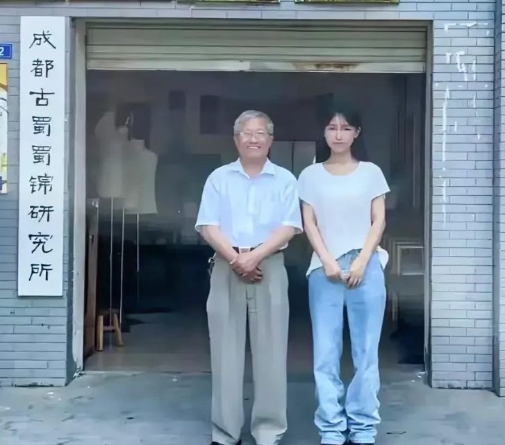 万万没想到李子柒断更三年却能在回归后仅凭2个作品粉丝就突破了5000万。

原来