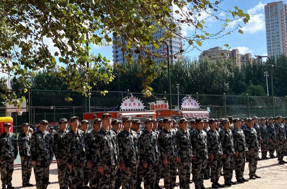 哈尔滨工业大学已经成为哈尔滨市旅游最火的网红打卡地了，为了能进入哈尔滨工业大学校