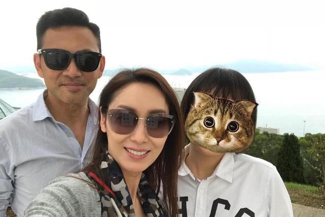 互戴“绿帽”夫妻,婚后各玩各的毫不避讳,曝光后互爆丑闻?(绿色和哪个颜色是互补色)-第11张图片-九妖电影 互戴“绿帽”夫妻,婚后各玩各的毫不避讳,曝光后互爆丑闻?(绿色和哪个颜色是互补色)-第11张图片-九妖电影