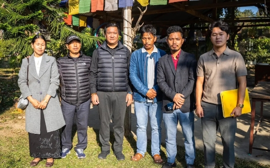 1月20日，藏南伪阿邦首席部长白玛堪卓在藏南迪邦地区会见了当地印度占领军马拉塔轻