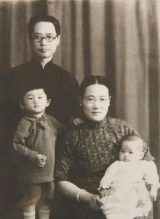 1929年，许地山和第2任妻子周俟松结婚，岳父断定许地山是个短命鬼。周俟松却执意