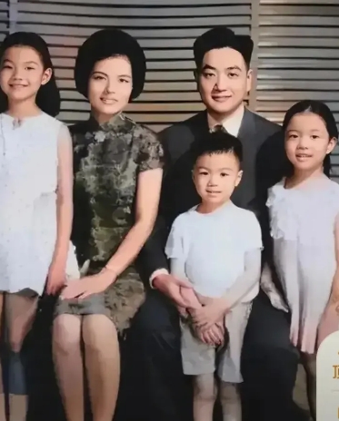 林婉珍在琼瑶去世两个月以后也在儿女的陪伴下安然离世了，有网友说林婉珍是憋着一口气