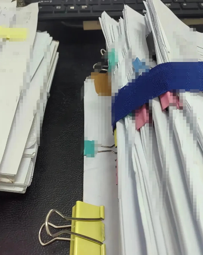 办公室女同事发朋友圈说她今天还在坚守岗位上班，下面没一个人点赞，因为大家都知道她